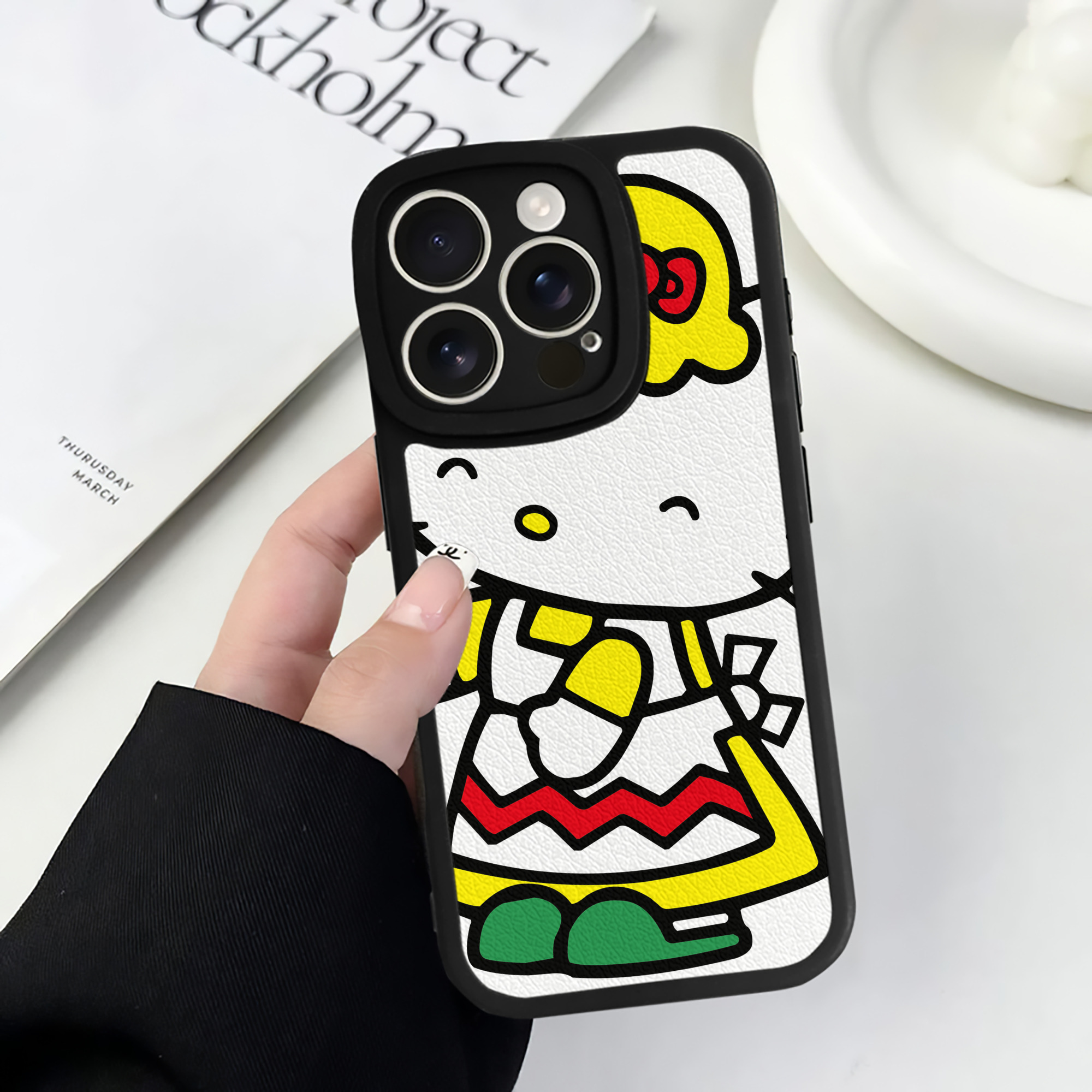 （画像用） Hello Kitty ハローキティ 【iPhone 16シリーズ対応】シリコンスマホケース（レザー調） 材質：シリコン